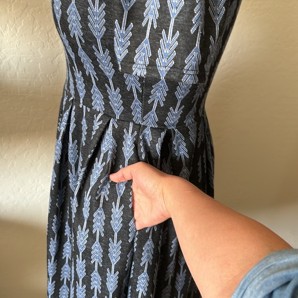 Blue and charcoal arrow/chevron print dress - Picture 4 of 10